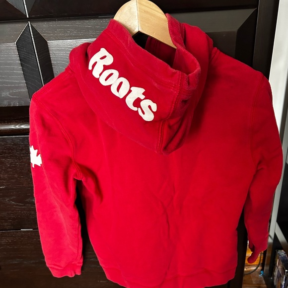 Roots Canada Sweatshirt size XL (11-12) in Red - Picture 2 of 3
